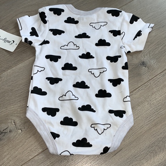 Emily and Oliver Onesie Black and White Clouds 3-6 months - Picture 5 of 6